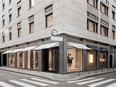 chanel shop piazza di soagan|Chanel opens Italy’s first ‘twin’ boutique in Milan’s .